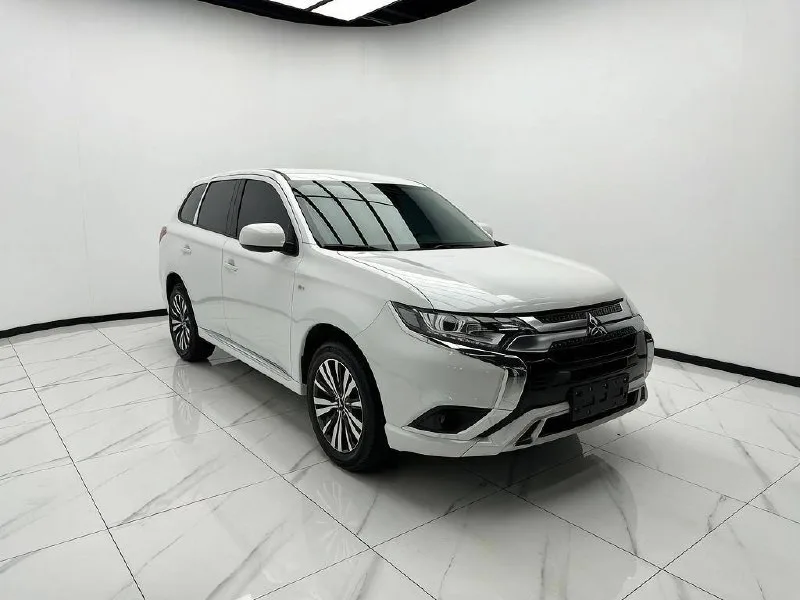 Mitsubishi Outlander, 2022 — фото 2